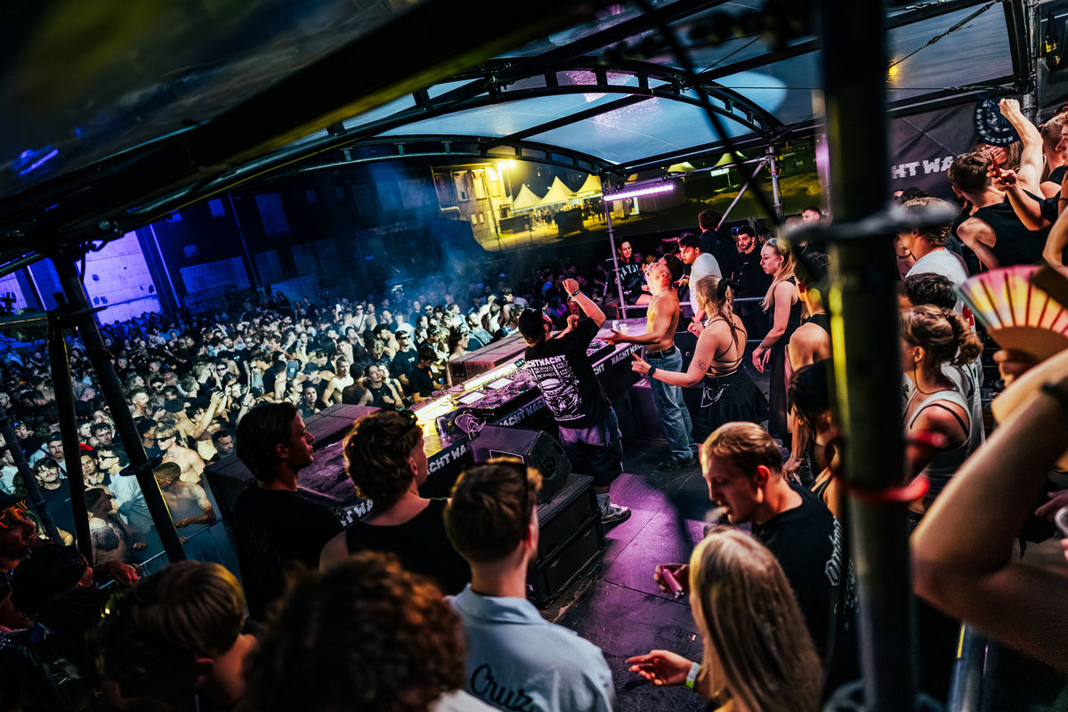 Loading... just a sec